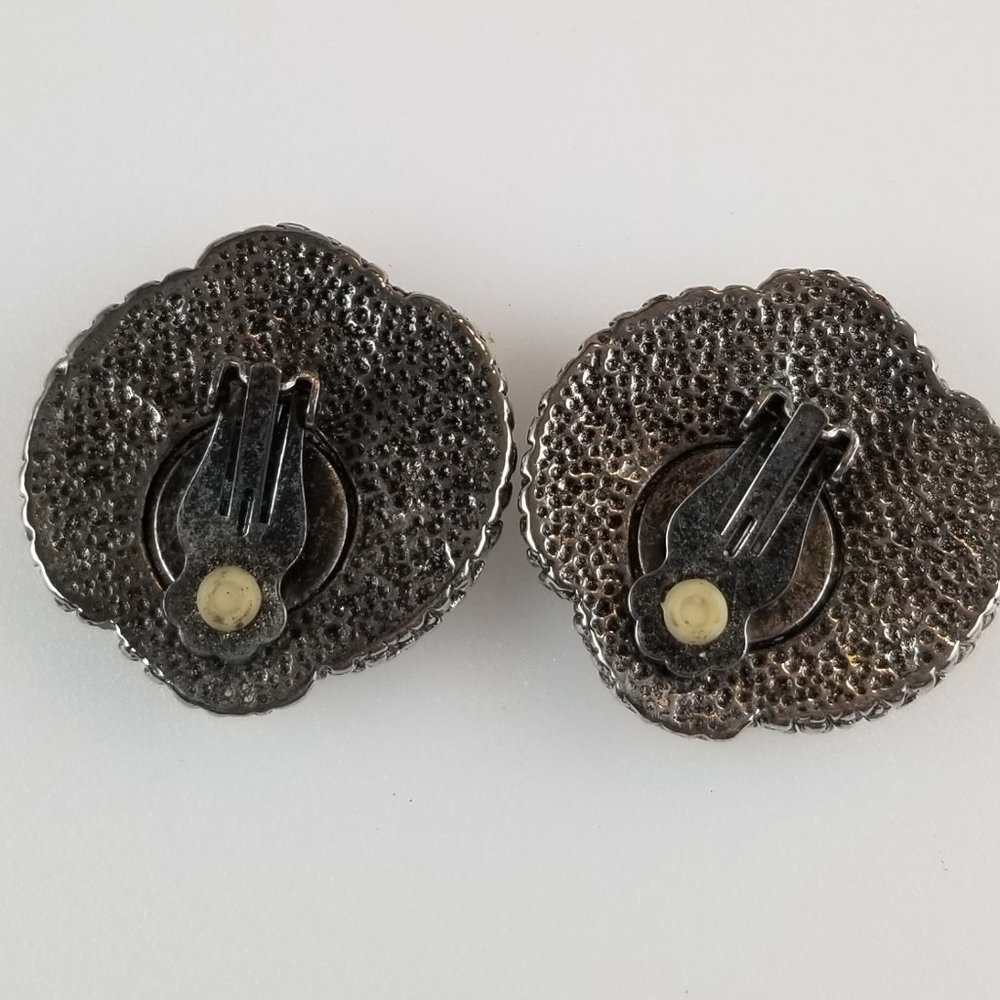 Vintage Alligator Texture Clip On Earrings - Picture 6 of 7